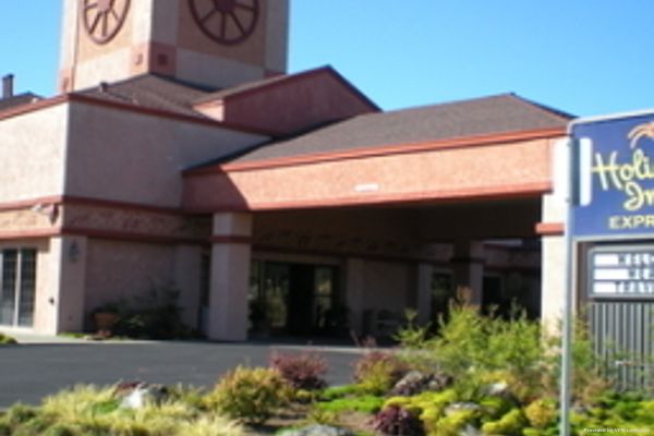 The Redwood Riverwalk Hotel (Fortuna)